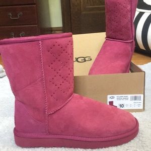 UGGs plum lonely heart in suede